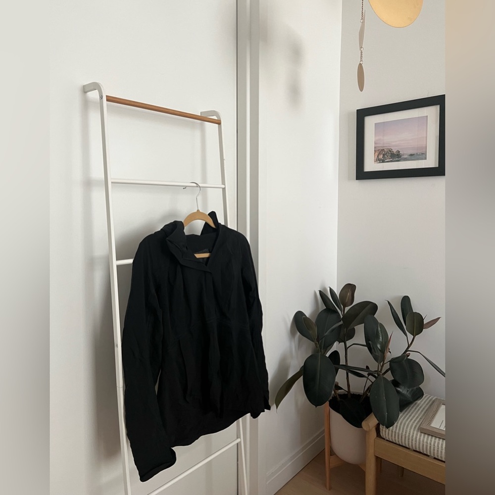 Lululemon rain / running jacket